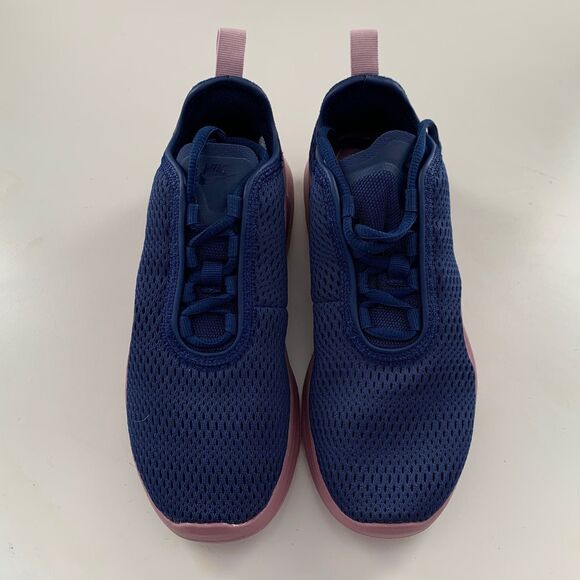 Athletic_Shoes